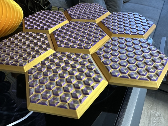 3D Wandpaneele Mosaik | Farben: Seiden Gold & Lila + Gold