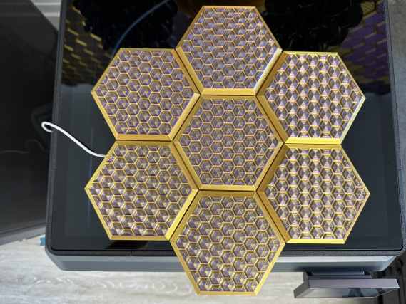 3D Wandpaneele Mosaik | Farben: Seiden Gold & Lila + Gold