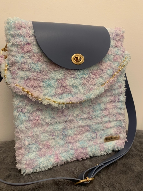 Preview: Einzigartige Handtasche – Handarbeit aus Wolle & Kunststoff-Leinwand – Unikat