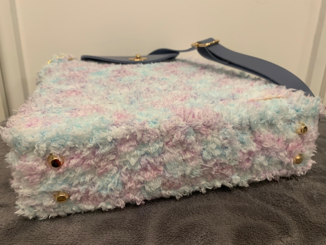 Einzigartige Handtasche – Handarbeit aus Wolle & Kunststoff-Leinwand – Unikat