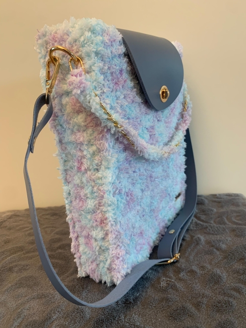 Preview: Einzigartige Handtasche – Handarbeit aus Wolle & Kunststoff-Leinwand – Unikat