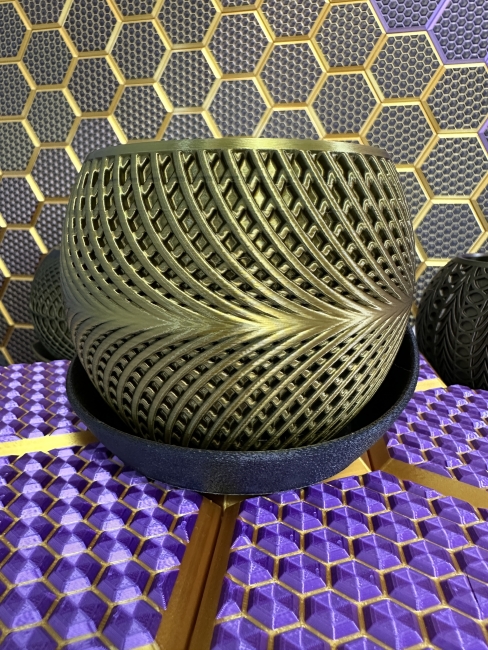 3D Blumentopf Moderner Designer-Pflanzentopf, Farbe: Gold-Schwarz