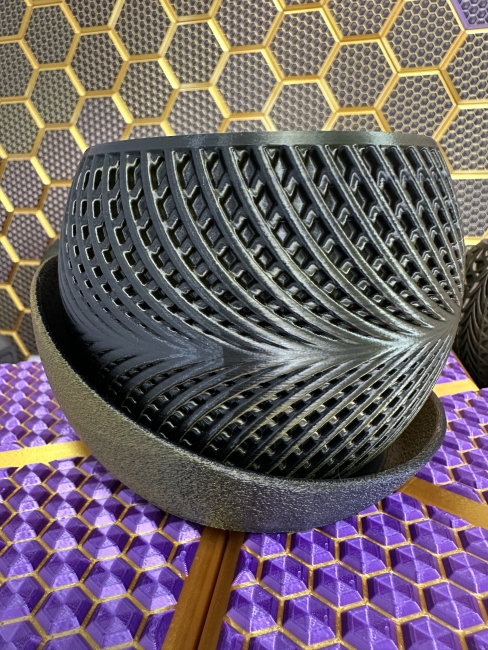 3D Blumentopf Moderner Designer-Pflanzentopf, Farbe: Gold-Schwarz