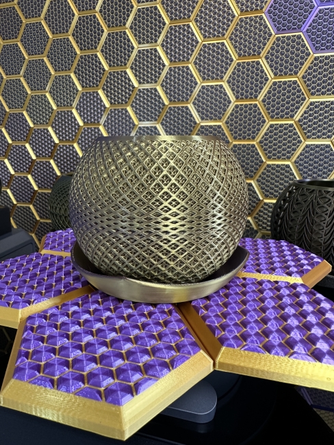 3D Blumentopf Moderner Designer-Pflanzentopf, Farbe: Seide Gold-Lila-Schwarz