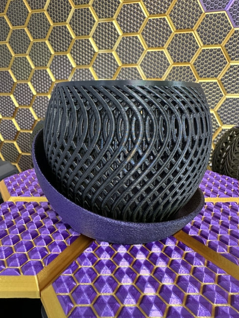 3D Blumentopf Moderner Designer-Pflanztopf, Blumenkübel, Farbe: Gold-Lila-Schwarz
