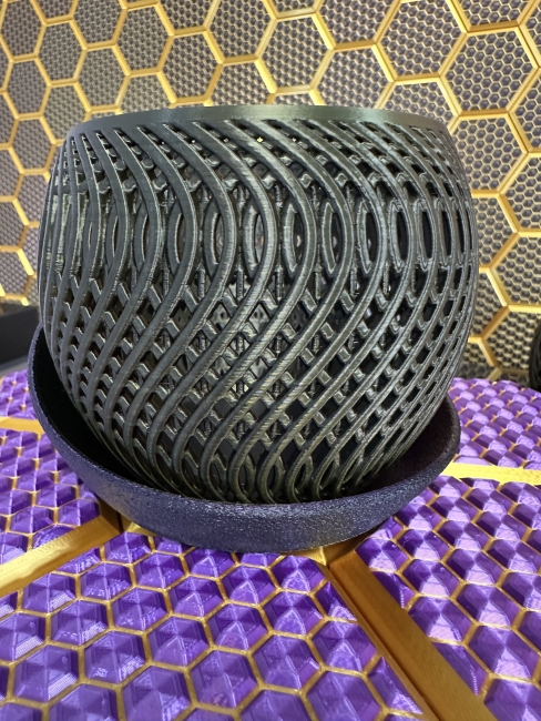 3D Blumentopf Moderner Designer-Pflanztopf, Blumenkübel, Farbe: Gold-Lila-Schwarz
