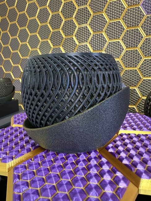 3D Blumentopf Moderner Designer-Pflanztopf, Blumenkübel, Farbe: Gold-Schwarz