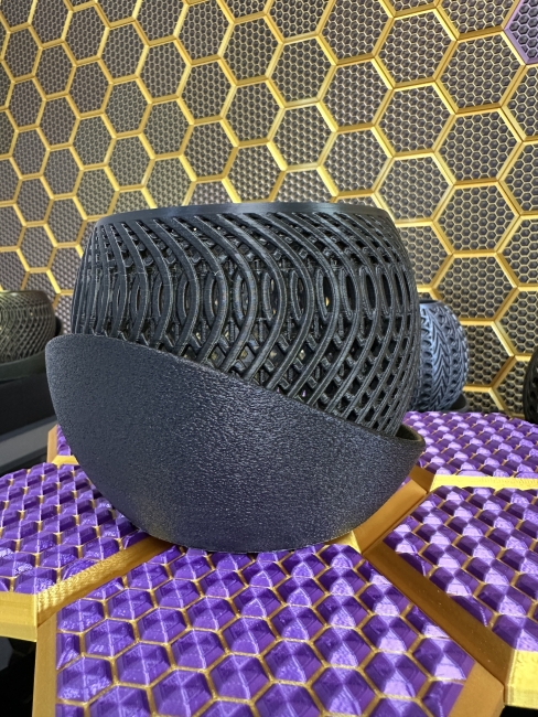 3D Blumentopf Moderner Designer-Pflanztopf, Blumenkübel, Farbe: Gold-Schwarz