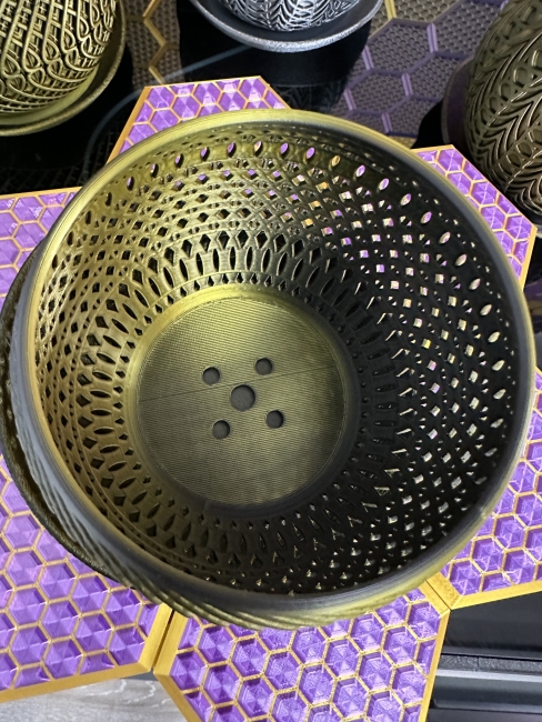 3D Blumentopf Moderner Designer-Pflanztopf, Blumenkübel, Farbe: Gold-Schwarz