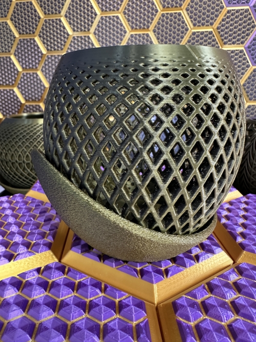 3D Blumentopf Moderner Designer-Pflanzentopf, Farbe: Gold-Schwarz