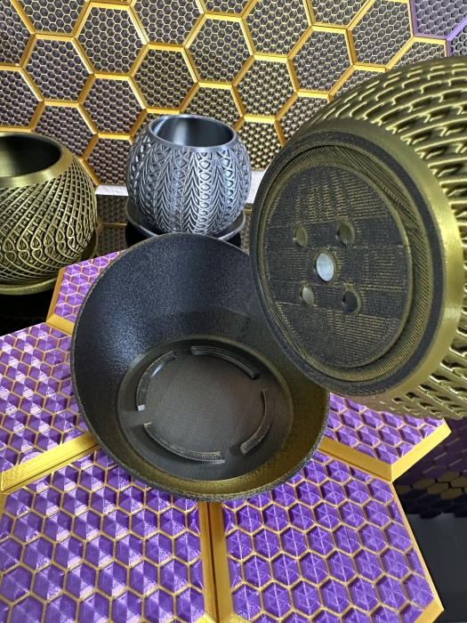 3D Blumentopf Moderner Designer-Pflanzentopf, Farbe: Gold-Schwarz