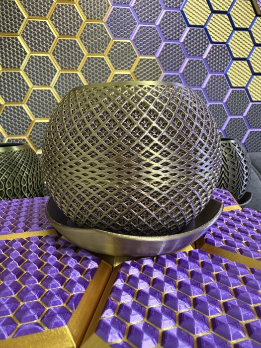 3D Blumentopf Moderner Designer-Pflanzentopf, Farbe: Seide Gold-Lila-Schwarz