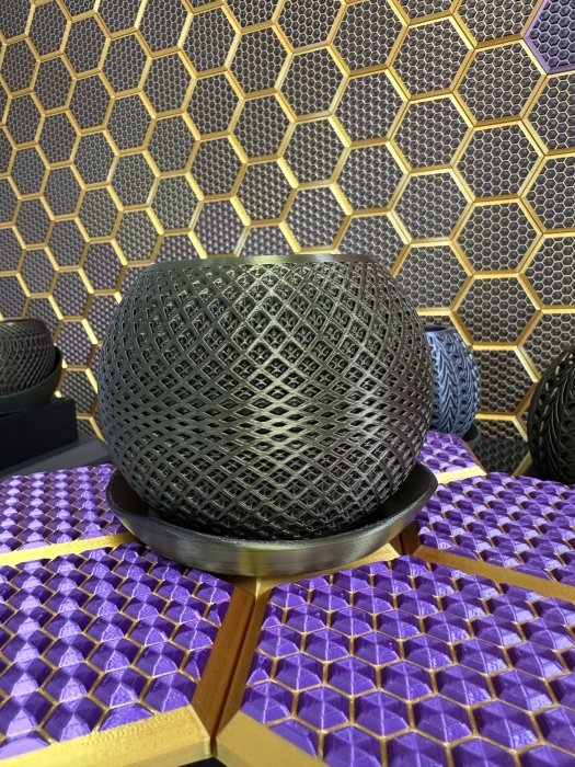 3D Blumentopf Moderner Designer-Pflanzentopf, Farbe: Seide Gold-Schwarz