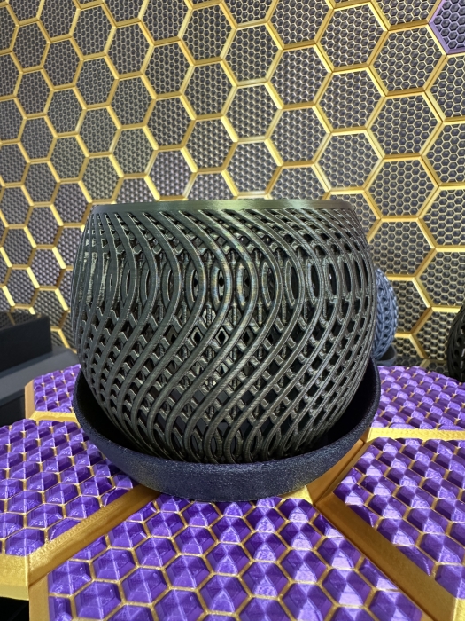 3D Blumentopf Moderner Designer-Pflanztopf, Blumenkübel, Farbe: Gold-Lila-Schwarz