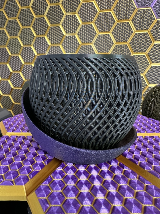 3D Blumentopf Moderner Designer-Pflanztopf, Blumenkübel, Farbe: Gold-Lila-Schwarz