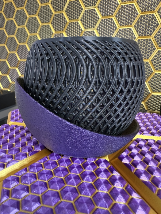 3D Blumentopf Moderner Designer-Pflanztopf, Blumenkübel, Farbe: Gold-Lila-Schwarz